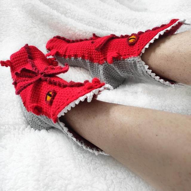 COZY ANIMAL SOCKS